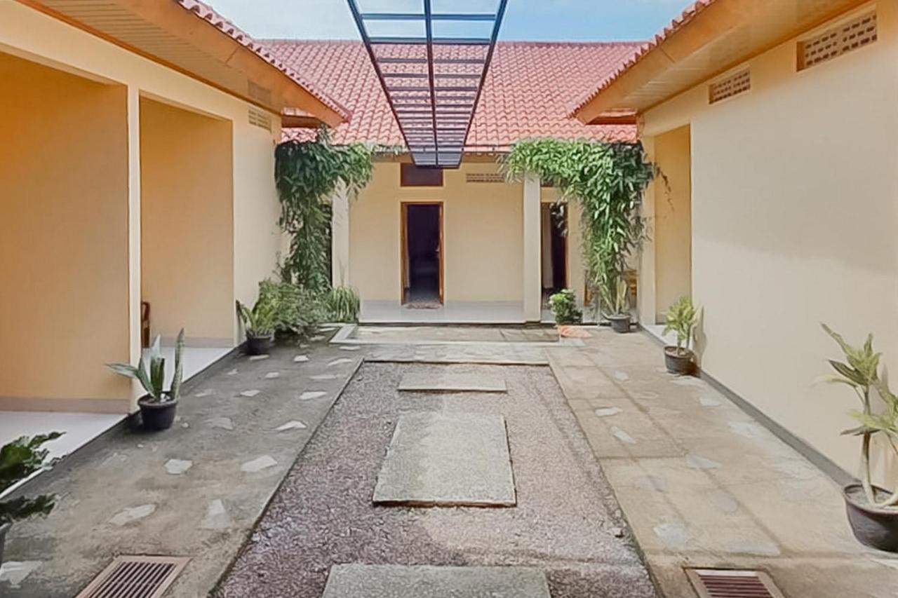 Reddoorz Syariah Near Tugu Lampu Gentur Cianjur Hotel Exterior photo